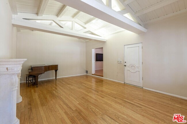 Building Photo - 352 S Wetherly Dr