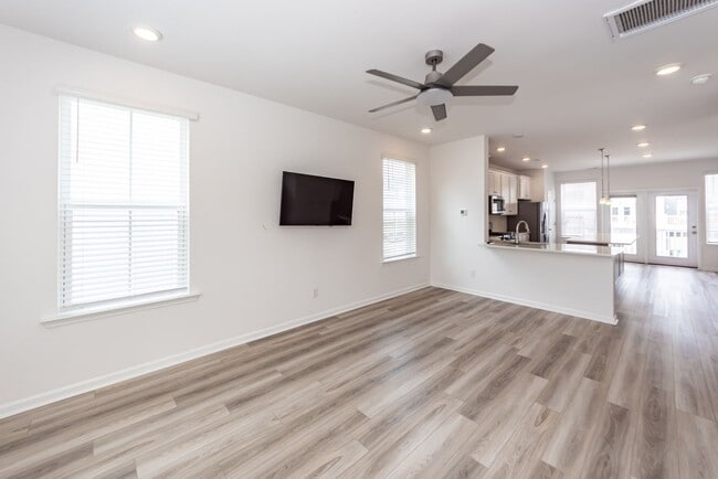 Building Photo - 4 Bedroom, 3.5 Bathroom Townhome in Foxbank Plantation - Moncks Corner