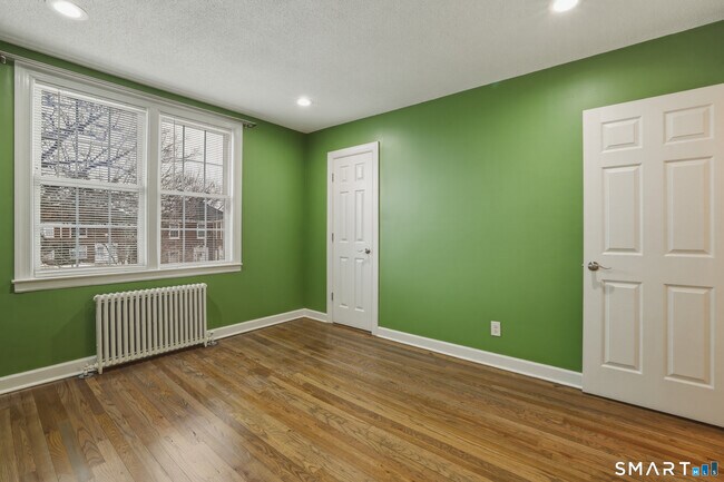 Building Photo - 28 Garden Dr