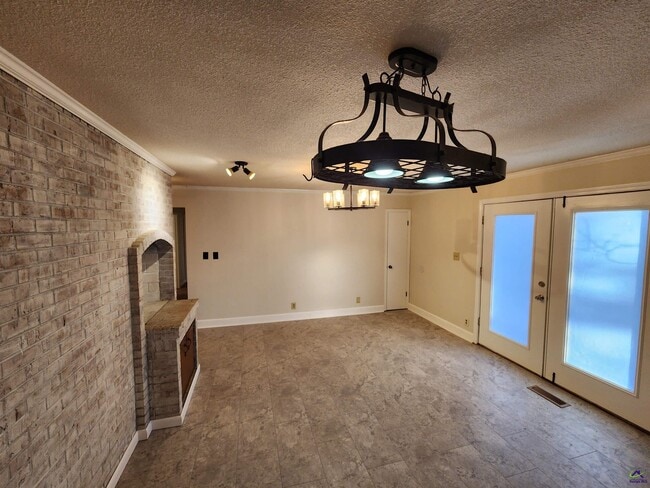 Building Photo - 515 Wilderness Dr
