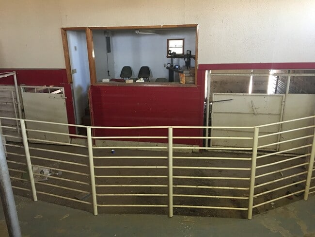Building Photo - Livestock Auction converted to home 5 mile...