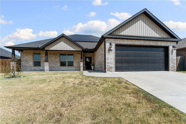 Building Photo - 1020 E Skyline Lp