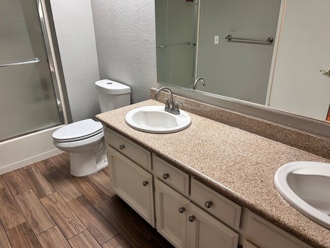 Building Photo - 3 Bedroom/3 Bath Tiffany Estates Ripon Ca