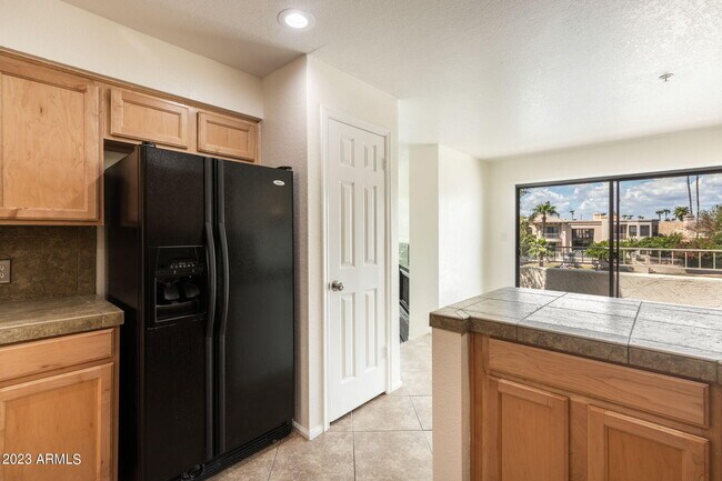 Building Photo - 10080 E Mountainview Lake Dr