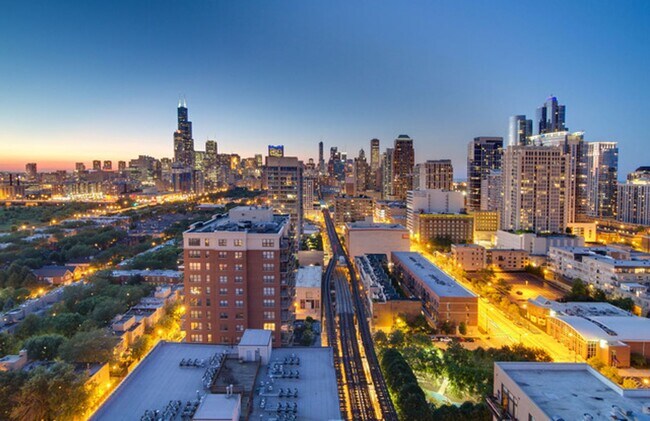 Building Photo - 2BD/2BTH PENTHOUSE  WITH PRIVATE TERRACE I...