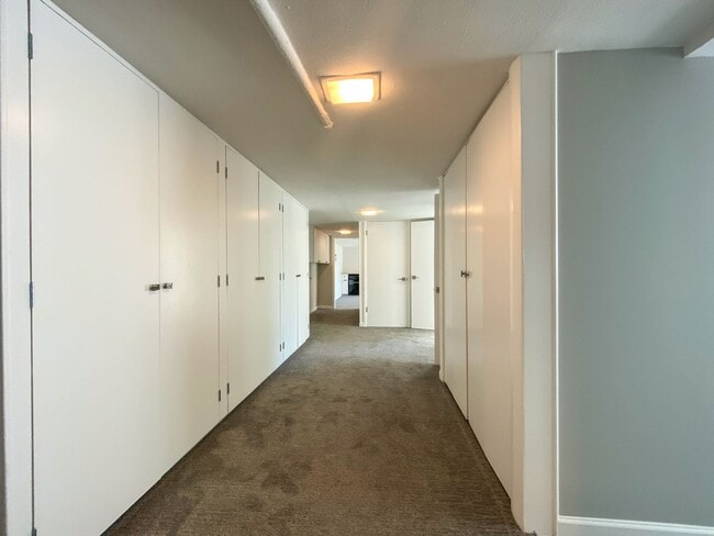 Building Photo - Stunning Mid-Century Home with Spectacular Southerly Views in Sought-After Terwilliger Heights!