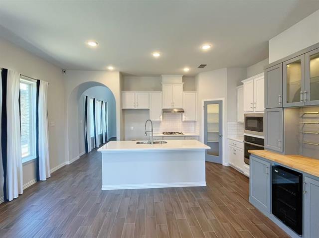 Building Photo - 816 Brenham Ave