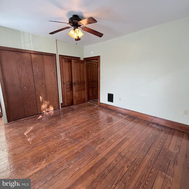 Building Photo - 235 Park Ave