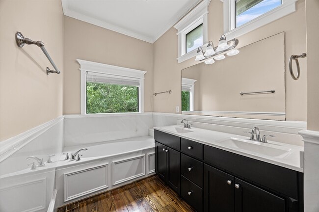 Building Photo - 1126 W 23rd St