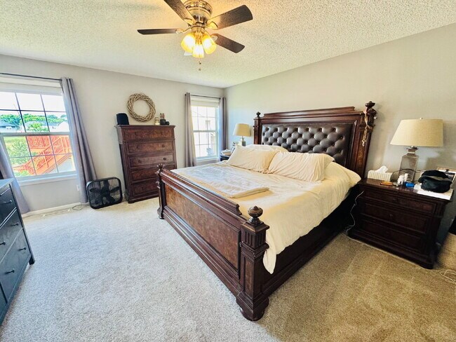 Building Photo - Spacious 4-Bed Shakopee Gem with Granite Finishes & Finished Basement