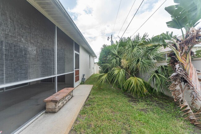 Building Photo - Beautiful Home in Satellite Beach including Lawncare and Community Pool
