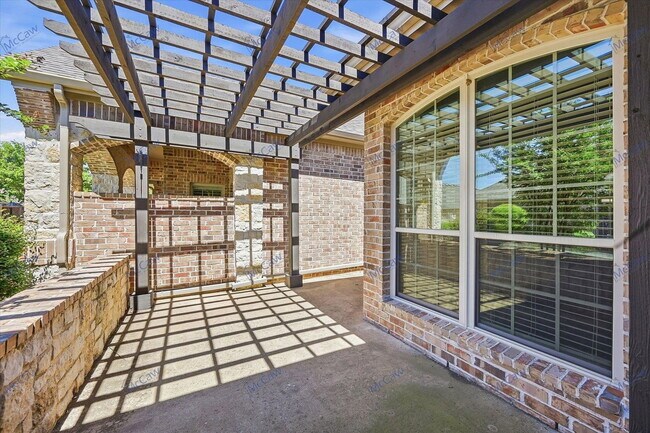 Building Photo - 5629 Hummingbird Ln