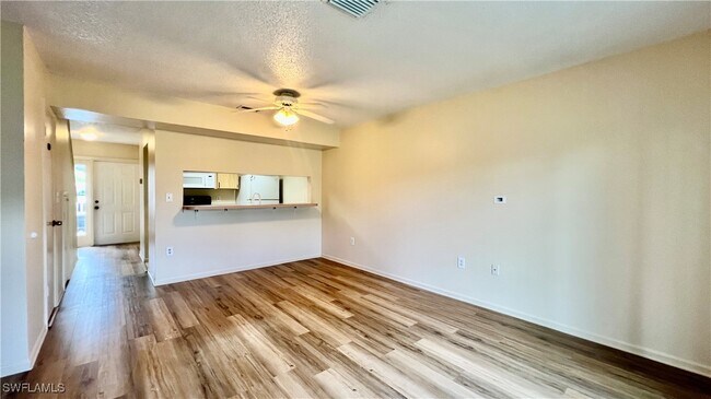 Building Photo - 13160 Kings Point Dr