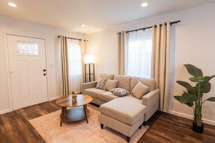 Building Photo - 940 S Bernal Ave