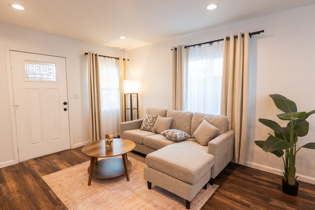 Building Photo - 940 S Bernal Ave