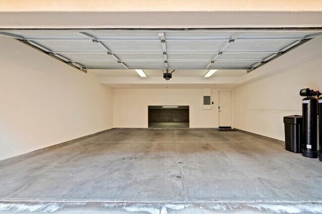 Building Photo - 4433 Owens St