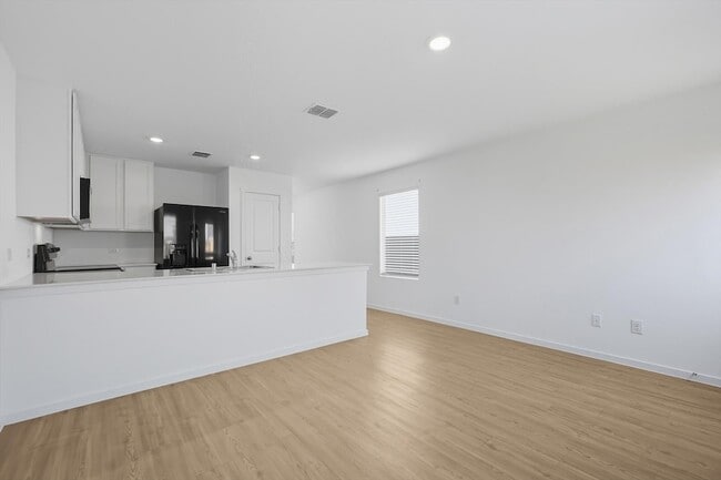 Building Photo - 924 Blue Heron Dr