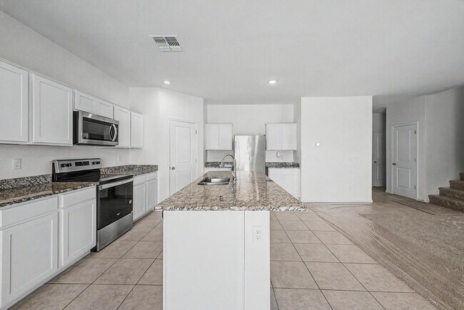 Building Photo - 35450 W Santa Clara Ave