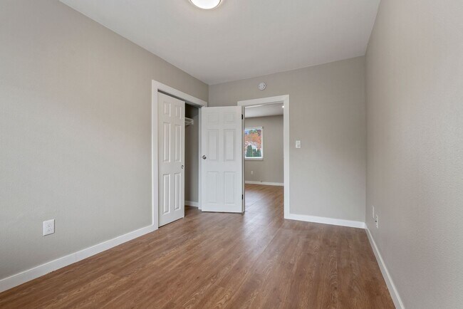 Building Photo - Spacious 5-bed, 2.5-bath home available in...