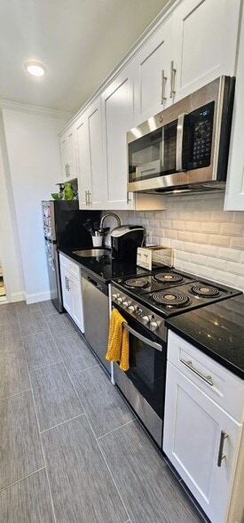 Building Photo - 317 E 83rd St