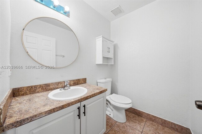 Building Photo - 902 SW 8th Pl
