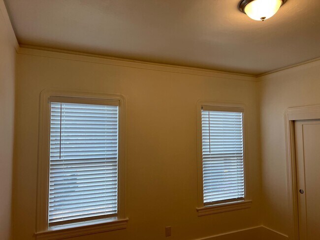 Building Photo - 708 N L St