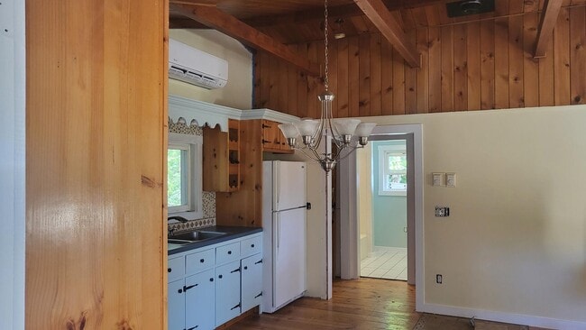 Building Photo - 18 Sawdy Pond Ave