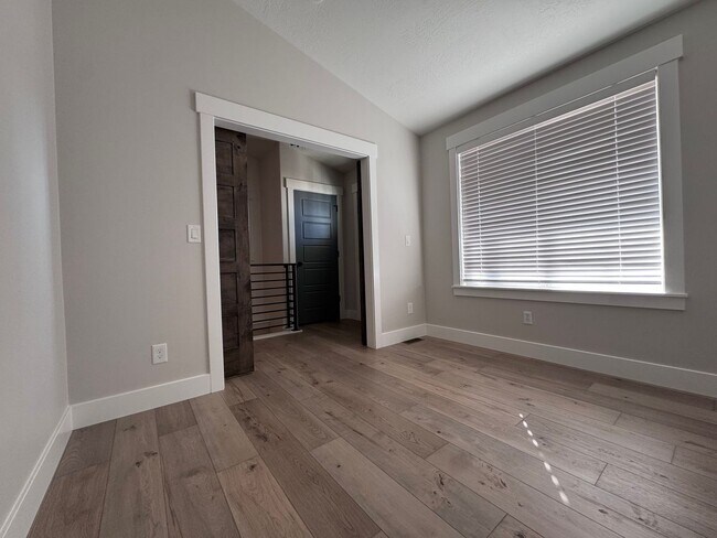 Building Photo - Beautiful Draper Home for Rent!