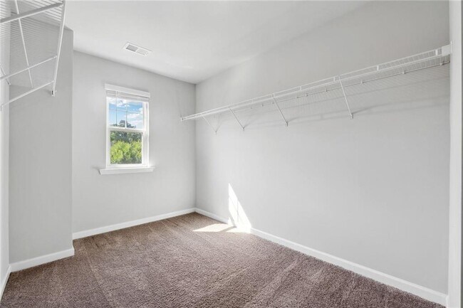 Building Photo - 1329 Rosemary Ln