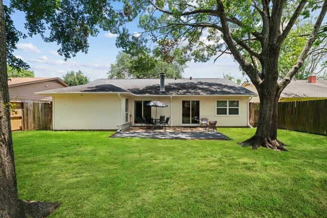 Building Photo - 2523 Village Oak Dr.