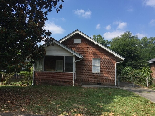 Building Photo - 2/1 House in Celanese $1095