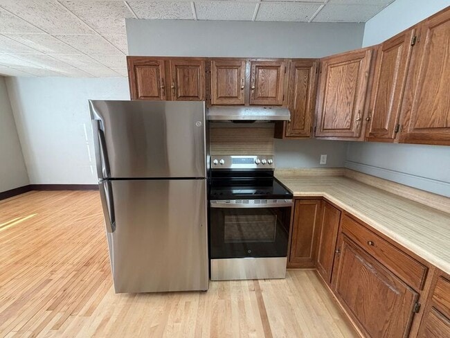 Building Photo - 5402 S 77th St