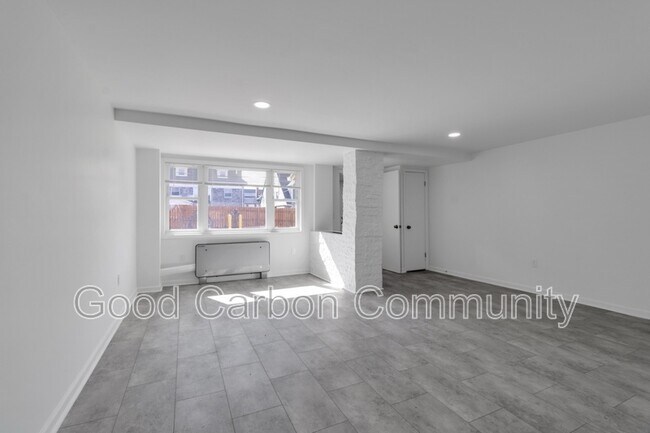 Building Photo - 209 Summer St