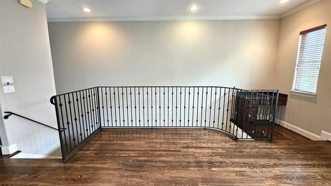 Building Photo - 902 W 23rd St