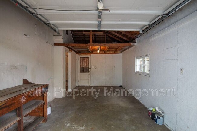 Building Photo - 920 13th St NE