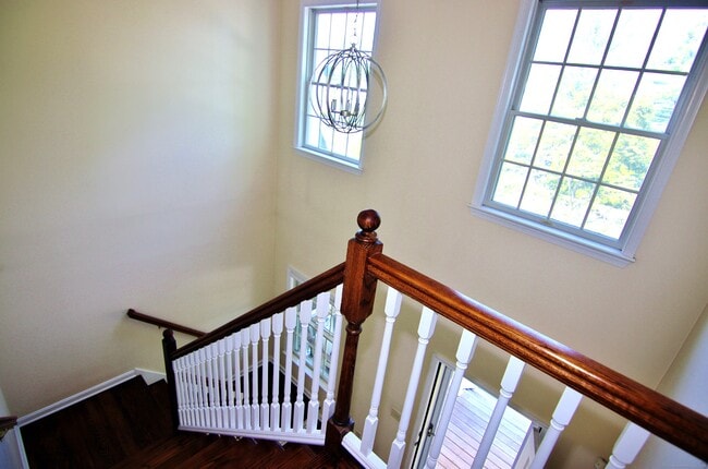 Building Photo - 570 Fairfield Ave