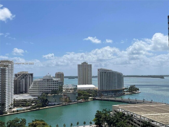 Primary Photo - 500 Brickell Ave