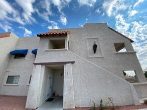 Building Photo - 101 Luna Way