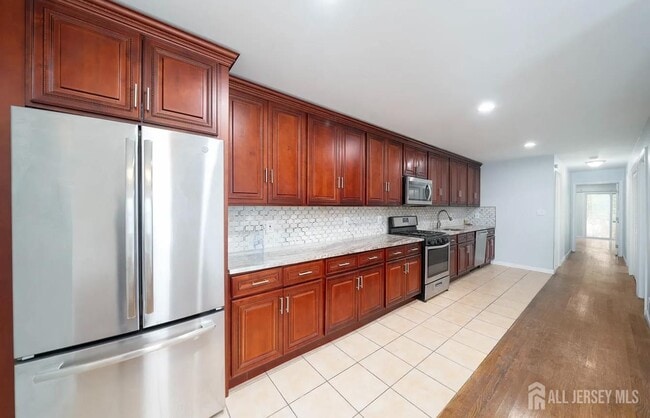 Building Photo - 22 Linden Ave