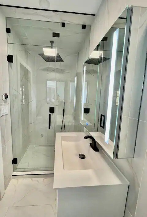 Building Photo - 1907 Maginn Dr