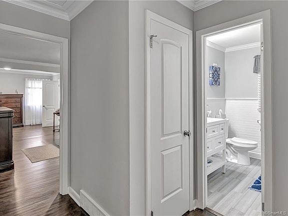 Building Photo - 35 Delwood Rd