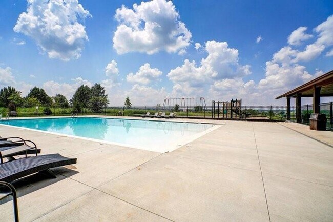 Building Photo - 707 Glenn Cir