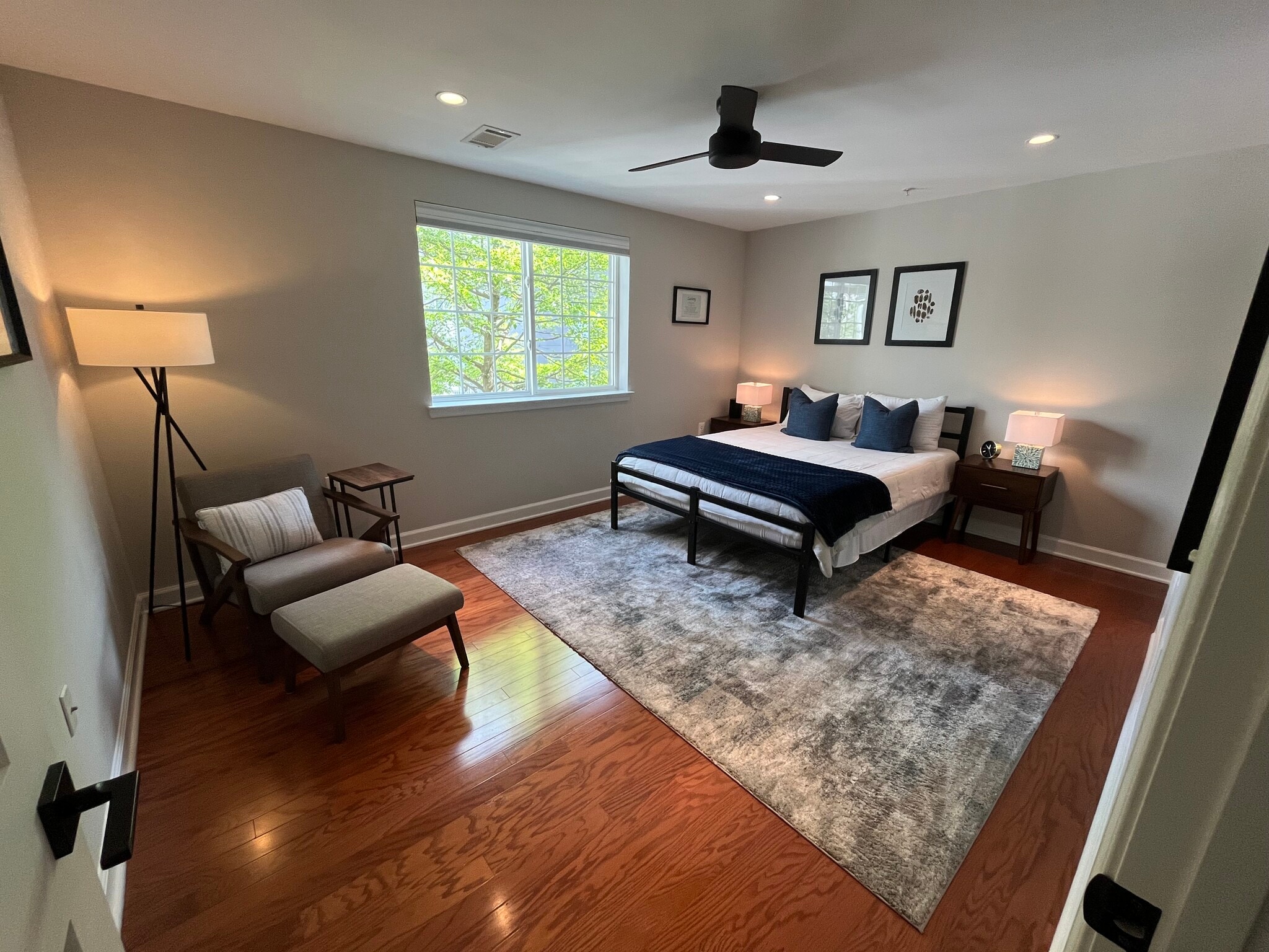 King-sized bed fits easily with room to spare. - 4079 S Four Mile Run Dr