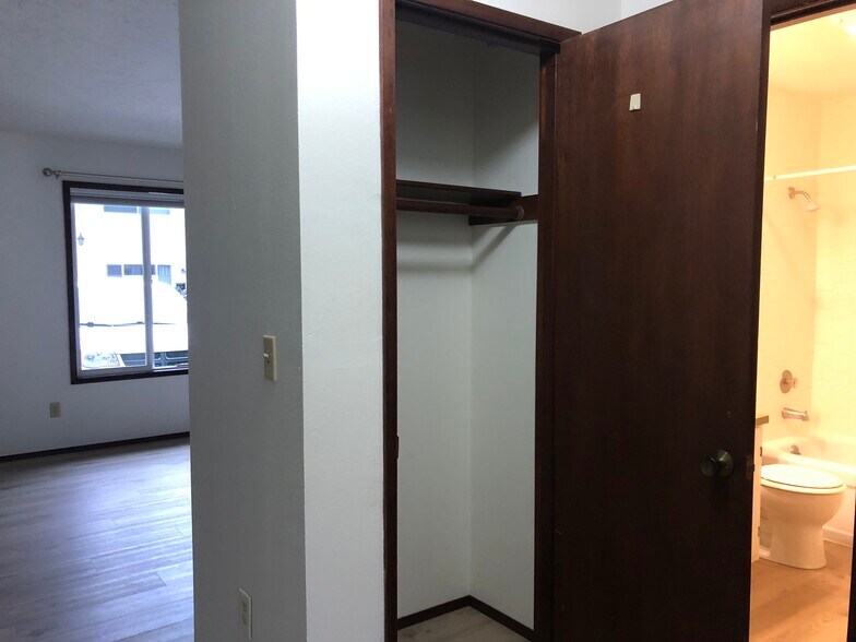 Coat closet - 5204 NE Glisan St