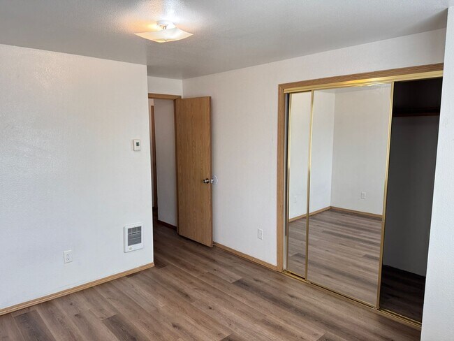 Building Photo - Freshly recently updated 3-bedroom 2-bathroom duplex with garage!