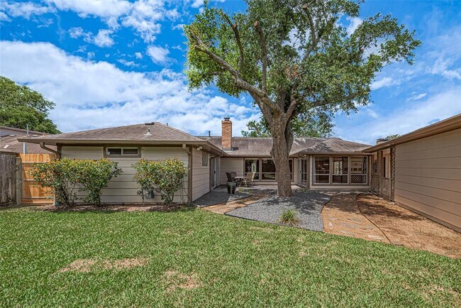 Building Photo - 14911 Sun Harbor Dr