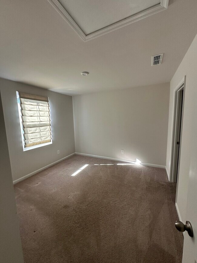 Building Photo - Like NEW 2 Story Single Family Home w/ Fen...