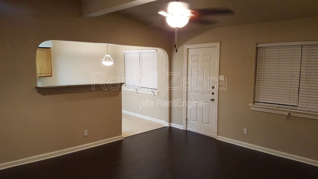 Building Photo - 2939 Longmeade Dr