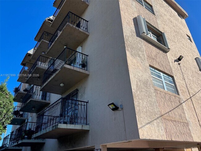 Building Photo - 2500 SW 6th St