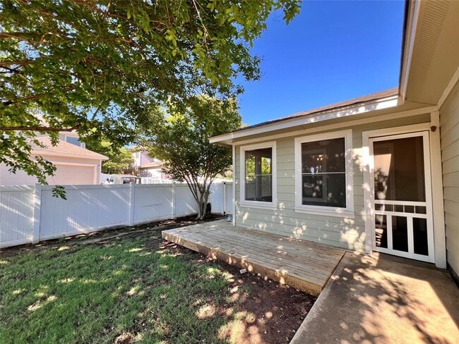 Building Photo - 1517 Big Thicket Dr